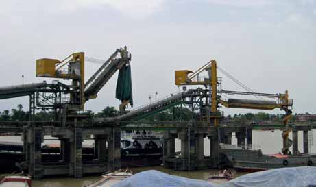 Loading bags into barges and other vessels with SMB technology